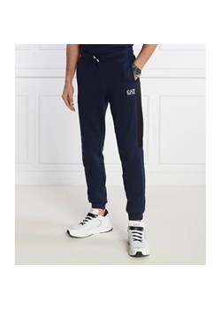 EA7 Spodnie dresowe | Regular Fit ze sklepu Gomez Fashion Store w kategorii Spodnie męskie - zdjęcie 185005980