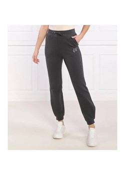 EA7 Spodnie dresowe | Regular Fit ze sklepu Gomez Fashion Store w kategorii Spodnie damskie - zdjęcie 185006443