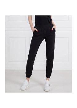 EA7 Spodnie dresowe | Regular Fit ze sklepu Gomez Fashion Store w kategorii Spodnie damskie - zdjęcie 185006623