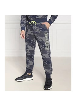 GUESS ACTIVE Spodnie dresowe | Regular Fit ze sklepu Gomez Fashion Store w kategorii Spodnie męskie - zdjęcie 185007523
