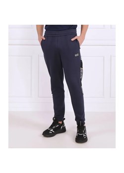 EA7 Spodnie dresowe | Regular Fit ze sklepu Gomez Fashion Store w kategorii Spodnie męskie - zdjęcie 185007582