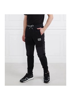 EA7 Spodnie dresowe | Regular Fit ze sklepu Gomez Fashion Store w kategorii Spodnie męskie - zdjęcie 185007693