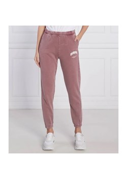 GUESS ACTIVE Spodnie dresowe BRYONY | Regular Fit ze sklepu Gomez Fashion Store w kategorii Spodnie damskie - zdjęcie 185008012