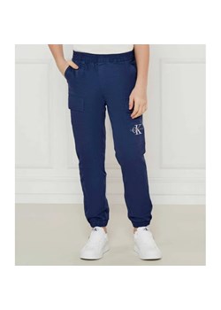 Calvin Klein Jeans Spodnie cargo Essential | Regular Fit ze sklepu Gomez Fashion Store w kategorii Spodnie chłopięce - zdjęcie 185008142