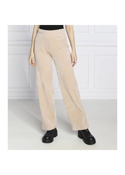 Juicy Couture Spodnie dresowe CAREY | Slim Fit ze sklepu Gomez Fashion Store w kategorii Spodnie damskie - zdjęcie 185008293