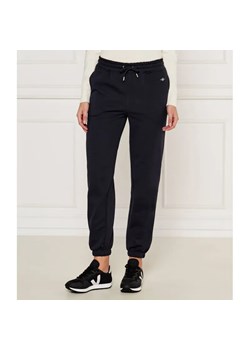Gant Spodnie dresowe SHIELD | Relaxed fit ze sklepu Gomez Fashion Store w kategorii Spodnie damskie - zdjęcie 185008304