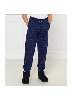 Calvin Klein Jeans Spodnie jogger | Regular Fit ze sklepu Gomez Fashion Store w kategorii Spodnie chłopięce - zdjęcie 185008423