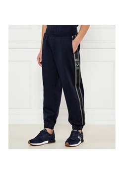 EA7 Spodnie dresowe | Modern fit ze sklepu Gomez Fashion Store w kategorii Spodnie męskie - zdjęcie 185009054