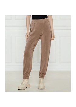 GUESS ACTIVE Spodnie jogger OLYMPE | Regular Fit ze sklepu Gomez Fashion Store w kategorii Spodnie damskie - zdjęcie 185009432