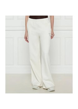 GUESS ACTIVE Spodnie dresowe ROBERTA | flare fit ze sklepu Gomez Fashion Store w kategorii Spodnie damskie - zdjęcie 185009503