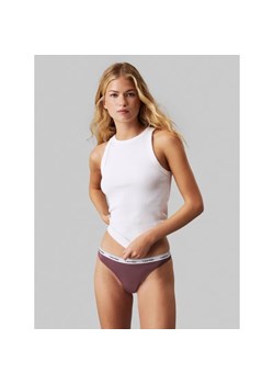 Calvin Klein Underwear Stringi ze sklepu Gomez Fashion Store w kategorii Majtki damskie - zdjęcie 185009800