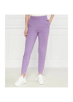 HUGO Spodnie dresowe Nelfinia | Regular Fit ze sklepu Gomez Fashion Store w kategorii Spodnie damskie - zdjęcie 185010481