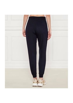Tommy Hilfiger Spodnie dresowe | Regular Fit ze sklepu Gomez Fashion Store w kategorii Spodnie damskie - zdjęcie 185012101