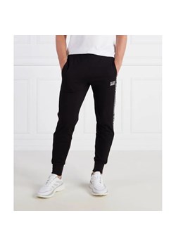 EA7 Spodnie dresowe | Regular Fit ze sklepu Gomez Fashion Store w kategorii Spodnie męskie - zdjęcie 185012224