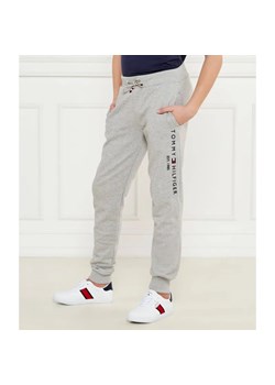 Tommy Hilfiger Spodnie dresowe | Regular Fit ze sklepu Gomez Fashion Store w kategorii Spodnie chłopięce - zdjęcie 185012253