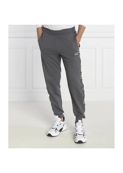 EA7 Spodnie dresowe | Regular Fit ze sklepu Gomez Fashion Store w kategorii Spodnie męskie - zdjęcie 185012390