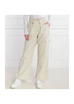 Tommy Jeans Spodnie cargo DAISY | Loose fit ze sklepu Gomez Fashion Store w kategorii Spodnie damskie - zdjęcie 185012502