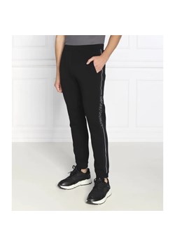 Emporio Armani Spodnie dresowe | Regular Fit ze sklepu Gomez Fashion Store w kategorii Spodnie męskie - zdjęcie 185013401