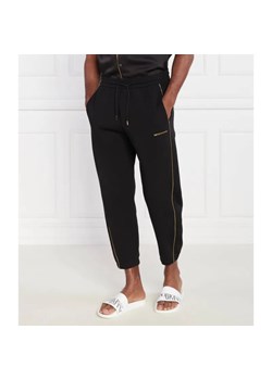 Emporio Armani Spodnie dresowe | Regular Fit ze sklepu Gomez Fashion Store w kategorii Spodnie męskie - zdjęcie 185014363