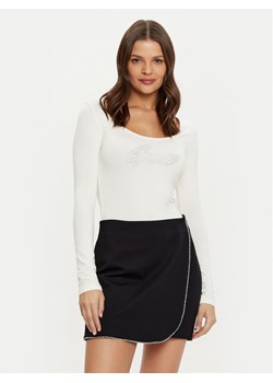 Guess Body W5RP00 K68D2 Écru Slim Fit ze sklepu MODIVO w kategorii Bluzki damskie - zdjęcie 185023053