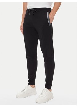 BOSS Spodnie dresowe 50545579 Czarny Regular Fit ze sklepu MODIVO w kategorii Spodnie męskie - zdjęcie 185034560