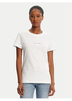 Calvin Klein Jeans T-Shirt Monologo J20J223563 Biały Slim Fit ze sklepu MODIVO w kategorii Bluzki damskie - zdjęcie 185034860