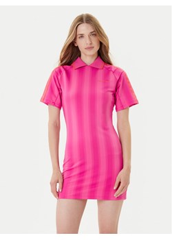 adidas Sukienka codzienna Football Inspired Graphic JW6013 Różowy Regular Fit ze sklepu MODIVO w kategorii Sukienki - zdjęcie 185040764