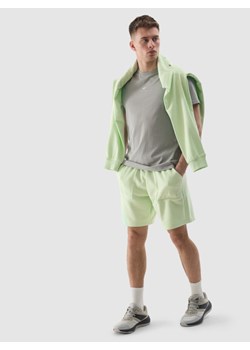 Męskie spodenki dresowe 4F 4FWSS24TSHOM330 - zielone ze sklepu Sportstylestory.com w kategorii Spodenki męskie - zdjęcie 185049994