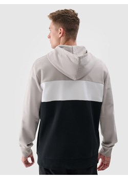 Męska bluza dresowa nierozpinana bez kaptura 4F 4FWSS24TSWSM1032 - szara ze sklepu Sportstylestory.com w kategorii Bluzy męskie - zdjęcie 185050073