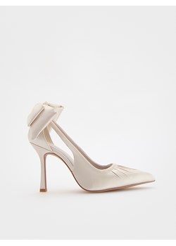 Reserved - Buty na obcasie z kokardą - kremowy ze sklepu Reserved w kategorii Czółenka - zdjęcie 185052253