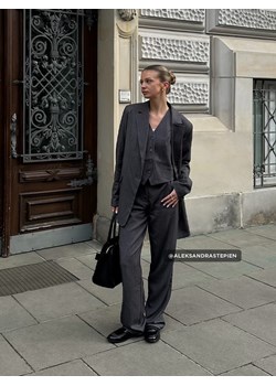 Mohito - Elegancka szara kamizelka w paski - szary ze sklepu Mohito w kategorii Kamizelki damskie - zdjęcie 185052302