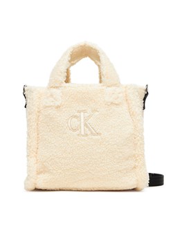 Torebka Calvin Klein Jeans Teddy Tote Bag IU0IU00355 Écru ze sklepu eobuwie.pl w kategorii Torby Shopper bag - zdjęcie 185055901