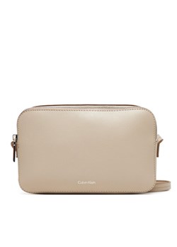 Torebka Calvin Klein Foil Logo Elongated Camera Bag LV04F3276G Beżowy ze sklepu eobuwie.pl w kategorii Listonoszki - zdjęcie 185055932