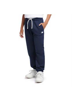Spodnie dziecięce New Balance LAKB0060NNY - granatowe ze sklepu streetstyle24.pl w kategorii Spodnie chłopięce - zdjęcie 185057321