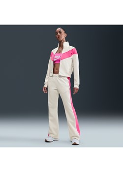 Damskie dopasowane spodnie z dzianiny ze średnim stanem Nike Sportswear Windrunner - Biel ze sklepu Nike poland w kategorii Spodnie damskie - zdjęcie 185072264