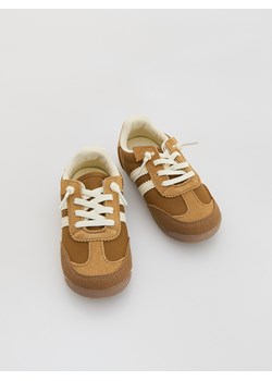 Reserved - Sportowe buty - brązowy ze sklepu Reserved w kategorii Buty sportowe dziecięce - zdjęcie 185074623