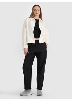 Damskie spodnie casual 4F 4FRSS25TTROF1448 - czarne ze sklepu Sportstylestory.com w kategorii Spodnie damskie - zdjęcie 185081350