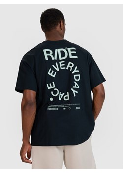 Męski t-shirt oversize z nadrukiem 4F 4FWSS25TTSHM1979 - czarny ze sklepu Sportstylestory.com w kategorii T-shirty męskie - zdjęcie 185081731