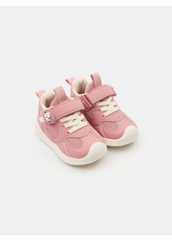 Sinsay - Sneakersy ze skórzaną wkładką z certyfikatem "ZDROWA STOPA" - różowy ze sklepu Sinsay w kategorii Buty sportowe dziecięce - zdjęcie 185083711