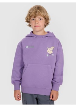 Chłopięca bluza nierozpinana z kapturem 4F 4FJRAW25TSWSM2447 - fioletowa ze sklepu Sportstylestory.com w kategorii Bluzy chłopięce - zdjęcie 185137894