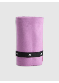 Ręcznik sportowy S 65 x 90 cm 4F 4FWMM00ATOWU062 - różowy ze sklepu Sportstylestory.com w kategorii Ręczniki - zdjęcie 185368321