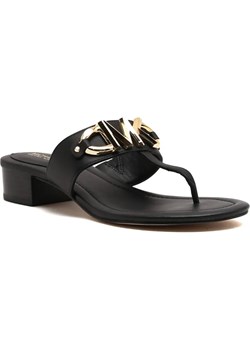 Michael Kors Skórzane klapki IZZY ze sklepu Gomez Fashion Store w kategorii Klapki damskie - zdjęcie 185369670