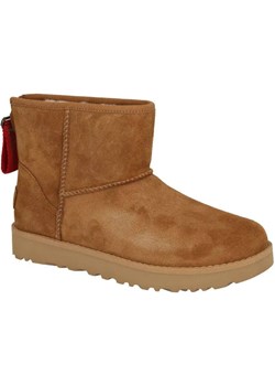 UGG Skórzane śniegowce W CLASSIC MINI LOGO ZIP | z dodatkiem wełny ze sklepu Gomez Fashion Store w kategorii Śniegowce damskie - zdjęcie 185369691
