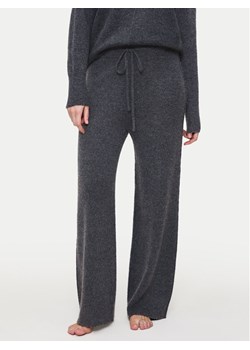 Triumph Spodnie materiałowe Amourette Cozy 10225058 Szary Regular Fit ze sklepu MODIVO w kategorii Spodnie damskie - zdjęcie 185372004