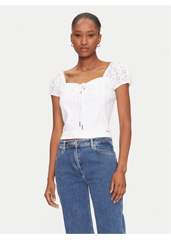 Guess Bluzka W5GP13 KCVA1 Biały Slim Fit ze sklepu MODIVO w kategorii Bluzki damskie - zdjęcie 185373684