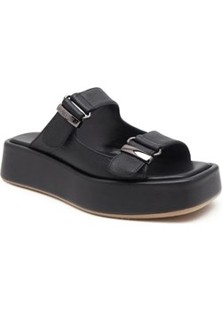 Marc Cain Skórzane klapki ze sklepu Gomez Fashion Store w kategorii Klapki damskie - zdjęcie 185378371