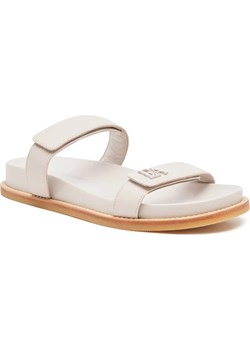 Emporio Armani Skórzane klapki ze sklepu Gomez Fashion Store w kategorii Klapki damskie - zdjęcie 185378582