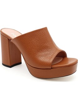 Pollini Skórzane klapki ze sklepu Gomez Fashion Store w kategorii Klapki damskie - zdjęcie 185379162