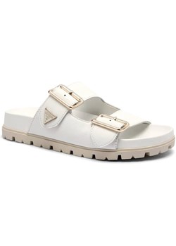 Guess Skórzane klapki FASTEN ze sklepu Gomez Fashion Store w kategorii Klapki damskie - zdjęcie 185379362