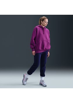 Damskie spodnie piłkarskie z wysokim stanem Nike FC Barcelona Phoenix Fleece - Fiolet ze sklepu Nike poland w kategorii Spodnie damskie - zdjęcie 185389643
